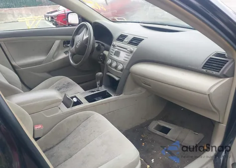 2011 Toyota Camry Se/Le/Xle z USA, uszkodzony, nr VIN 4T1BF3EK5BU701322